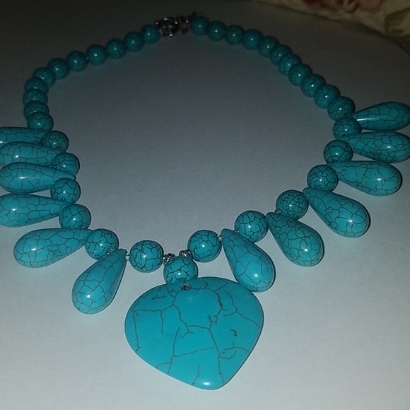 New Turquoise colored dyed Howalite Statement necklace - Picture 5 of 7